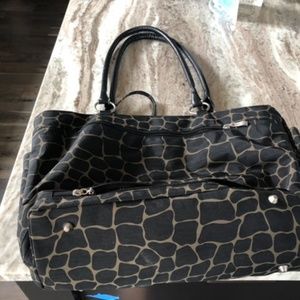 Baggallini Bags - Baggallini Giraffe Print Travel Tote Baggallini Bags - Baggallini Giraffe Print Travel Tote